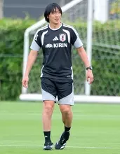 日本代表の中村俊輔コーチが初練習に参加　桐光学園高の後輩ＦＷ小川航基「心強い方が来てくれた」