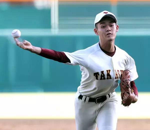 【甲子園】 スタメンに１、２年生８人の高岡商は初戦突破ならず「守りのミスが痛かった」６失策と守りから崩れる