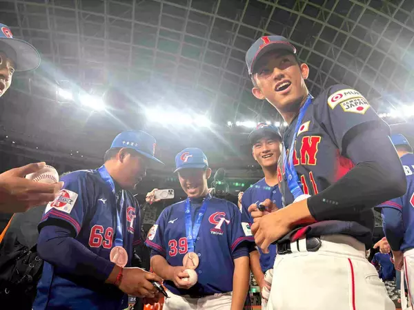 【Ｕ―１８】突然始まった“織田詣”１５７キロ右腕が見せた神対応　サインなど求める各国代表に「こんな機会ない」…アジア選手権