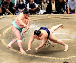 大関・琴桜が横綱・大の里撃破　３場所ぶりの２桁勝利に王手も「喜んでいる場合じゃない」