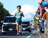 「【箱根駅伝・８区まとめ】青学大３連覇へ１位守る　塩出翔太が区間新で差を広げる　国学院大食らいつく」の画像1