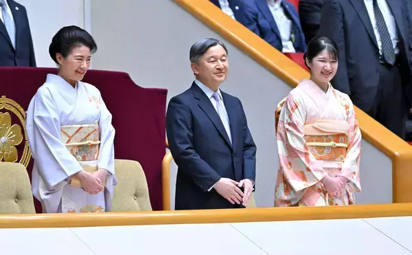 天皇・皇后両陛下と愛子さまがご観覧の「天覧相撲」にネットも盛り上がる「観客の目がみんなキラキラしてる」などの反応