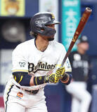 「【オリックス】宗佑磨が決めた！　７回２死一、三塁から右前に決勝適時打　連敗を３で止めて勝率５割復帰」の画像1