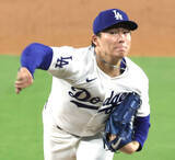 「山本由伸、今季最短５回４失点で開幕からの連続ＱＳ「５」でストップ　５回に逆転３ラン被弾　右足に打球当たるアクシデントも」の画像1