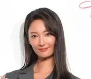 「布の面積が…」菜々緒の大胆水着ショットに驚がく「どこの王女さまかと」「マジでヤバすぎる」「ＡＩレベルの美しさ…」