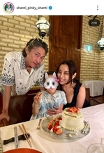 窪塚洋介の美人妻「最高に幸せ」な家族ショット披露！９歳の娘が誕生日にリクエストしたのは…ＰＩＮＫＹが公開