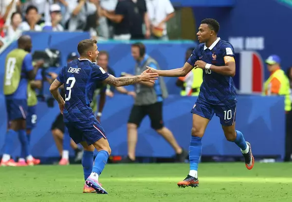 【Ｗ杯】エムバペが今大会１０点目！５６年ぶりの１大会２桁得点者に　通算得点メッシ抜きトップ　またもオリセとのホットライン