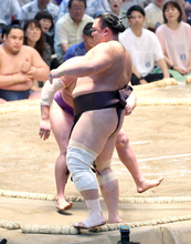 平幕・尊富士が朝乃山との２敗対決制す　負傷した新入幕Ｖの２４年春１４日目以来の対戦は「先手、先手で攻めた」