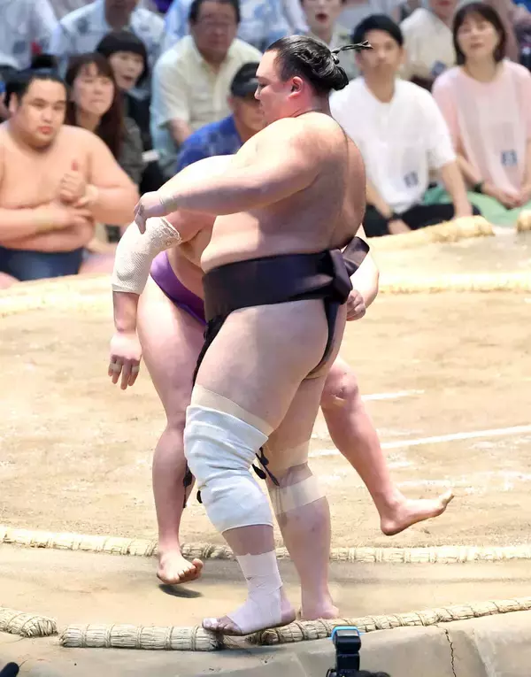 平幕・尊富士が朝乃山との２敗対決制す　負傷した新入幕Ｖの２４年春１４日目以来の対戦は「先手、先手で攻めた」