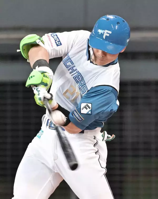 【日本ハム】清宮幸太郎が５回に貴重な２点二塁打　チーム３連勝　ポジション重なる有薗がプロ１号を含む３安打の活躍に「僕も負けないように打つしかない」