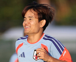 左手には指輪キラリ…日本代表ＭＦ久保建英が結婚発表後の初練習　女優・福原遙との結婚発表翌日はリラックスして調整