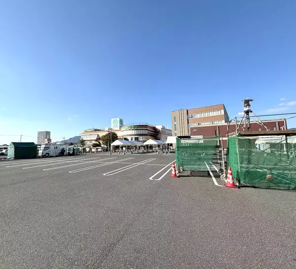 ２日後の出雲駅伝へ準備が着々　日中は２５度超えの汗ばむ陽気　今大会は暑さ対策でスタート時刻が午前９時１０分に変更