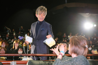 木村拓哉　観客４００人にポップコーン配る“神対応”「人生の５時間を俺たちにくれたので」会場は大歓声
