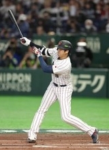 大谷翔平、２回の先制機で飛距離１１１．８メートルの中飛　大歓声もフェンス手前で失速…ため息に変わる　６０年ぶり天覧試合