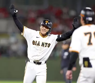 【巨人】平山功太プロ初猛打賞！７回に同点打！　２６試合ぶり１番起用に応えて戸郷の黒星消す