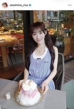イコラブ・音嶋莉沙がかき氷を満喫！　青×白ストライプ柄のノースリーブトップスは「国立のご褒美」