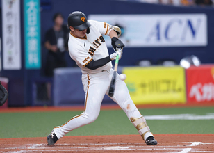 【巨人】前夜サヨナラ打の石塚裕惺が代打安打でチャンスメイク　松本剛の適時打で先制のホーム踏む