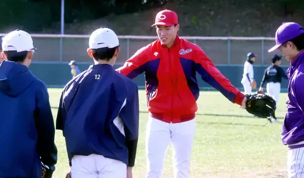【広島】バント自打球で前歯８本損傷も翌日出場のド根性男　二俣が捕手再挑戦で究極のユーティリティーへ