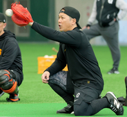 【巨人】甲斐拓也がニューヘアスタイルで始動　襟足とサイドをバッサリ切って宮崎合同自主トレに参加