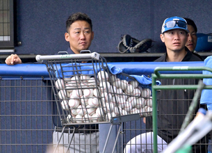 【日本ハム】中田翔氏がキャンプ電撃訪問　「輝いてる西川遥輝を見たい。ちょっと頑張れよっていう言葉をかけたい。まだまだ走れる」元同僚を激励