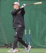 【巨人】「数も多く振れる時期」主将の岸田行倫が連日の早出特打