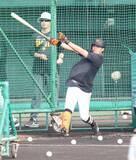 「【巨人】知念大成、対外試合初打席で「カメレオン打法」披露　２ストライクからフォーム一変」の画像1