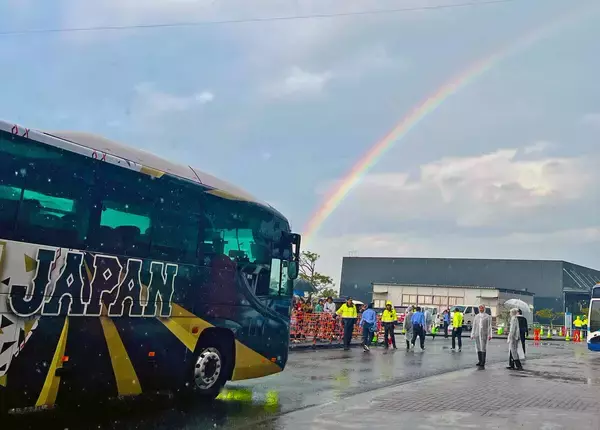 宮崎の空に美しい虹　侍ジャパン初陣後、吉兆のサインか　いざ連覇へ大勝発進