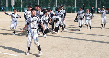 【ボーイズリーグ】ナガセが八尾大会で悲願のＶ　４回コールド勝ち