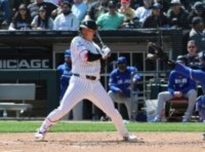 村上宗隆が四球で出塁　前日に日米通算２５０本塁打達成　「３番・一塁」で先発…岡本和真と対決