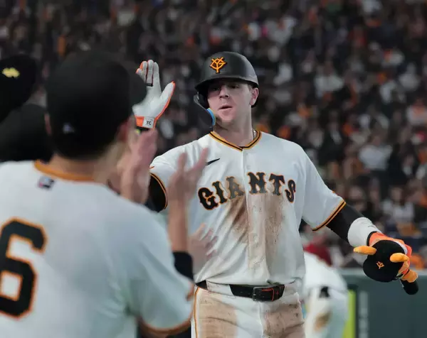 【番記者Ｇ戦記】「５番・キャベッジ」ズバリ　巨人１２試合目で７人目の５番打者　前日まで打率・１３５の打順が連勝のカギに…特大アーチ含む２安打