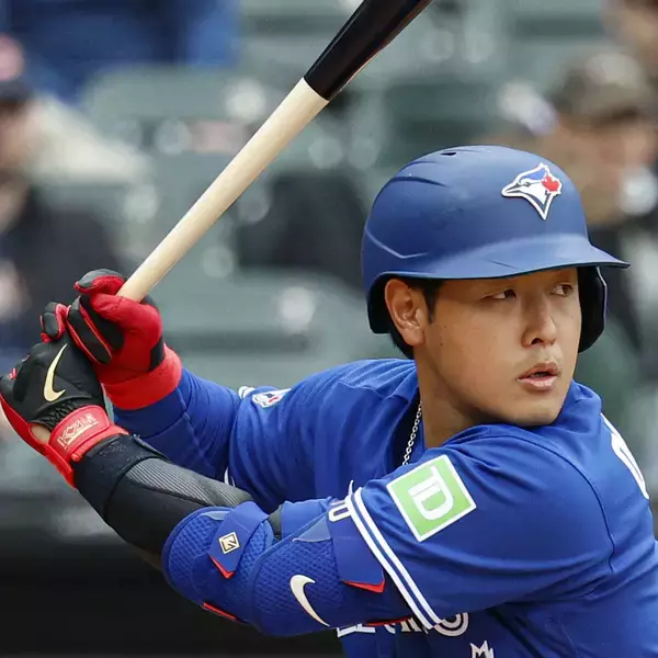 岡本和真、好機で中飛　１打席目は四球で出塁…「５番・三塁」で２戦ぶりのスタメン復帰