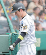 【阪神】近本光司が出場選手登録抹消　２６日の広島戦で死球　左手首の骨折で長期離脱は避けられず