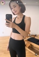 ４４歳・安田美沙子「ナイスボディーの秘密ですね」ウエスト＆美脚見せ「細ーい」エクササイズ姿「真剣な顔も良い」