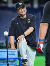 【巨人】橋上秀樹監督代行は「○○選手」と言い、呼び捨てしない…接客業で学んだ「コミュ力」でナインと接する
