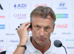 【Ｗ杯】チュニジア　大敗の初戦スウェーデン戦からＧＫ含む先発３人変更　堂安律の同僚で主将ＭＦスヒリは先発…ルナール監督初陣