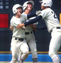 【高校野球】日大三、「まさかまさか」“海心”の一撃で４強…身長１６６センチの２番打者が９回２死から逆転３ラン