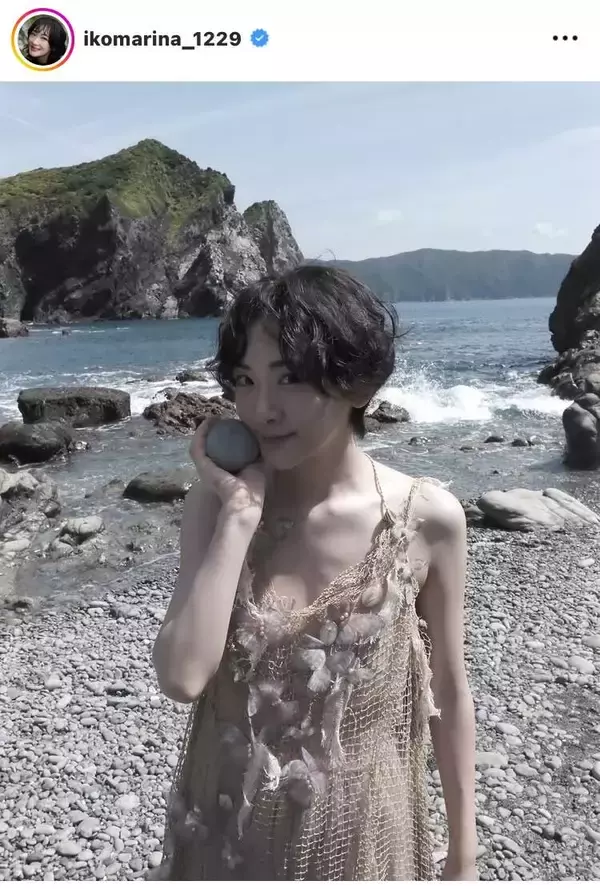 ８月に写真集発売の生駒里奈、デコルテ＆二の腕全開オフショット！「写真集はこれで…」