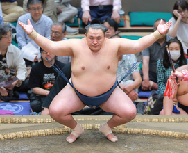 十両・玉鷲が初白星　通算勝利は９０７勝で安美錦に並ぶ８位タイも「初めて知った」