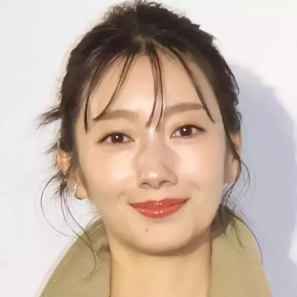 共演俳優と電撃婚の波瑠、色っぽい着物姿に「なんと美しい」「神秘的」「今迄にない感じ」…人気女優とドラマＷ主演