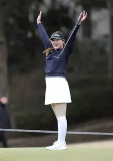 ２０歳ルーキー倉林紅が優勝　青木香奈子は３位、政田夢乃は２０位　女子ゴルフ・ＩＮＴＬＯＯＰレディース杯