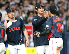 鈴木誠也が侍の潤滑油「大谷様にみんな緊張」「同じ人間なんだよと伝えていい雰囲気に」決勝弾のヒーローインタで結束明かす　大谷翔平と同学年