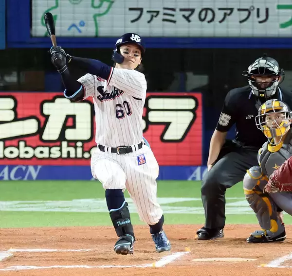 【ヤクルト】武岡龍世がバックスクリーンに飛び込む１号ソロ「追加点が欲しい場面で最高のかたちに」