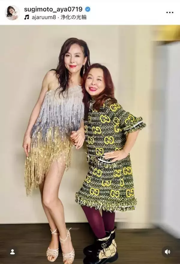 ５７歳・杉本彩の近影　“抜群のスタイル”　スレンダーな美脚際立つミニドレス姿で魅せる！