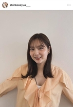 １児の母・新川優愛　フリルブラウスがお似合い！最新姿が「可愛すぎだろ」「素敵」
