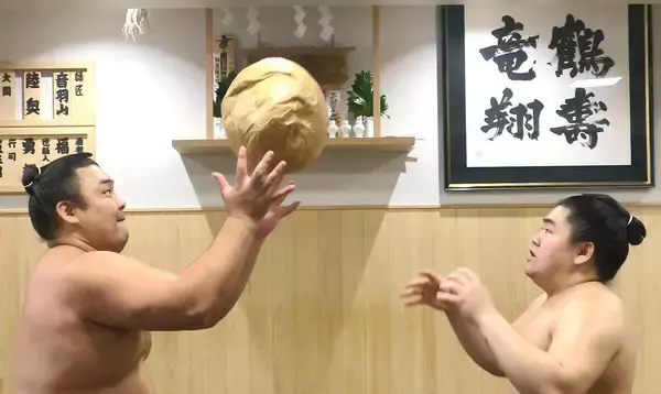 夏場所Ｖ逸の大関・霧島が再始動「よしやるぞ」　サッカー元フランス代表FWベンゼマとの出会い＆家族キャンプでリフレッシュ