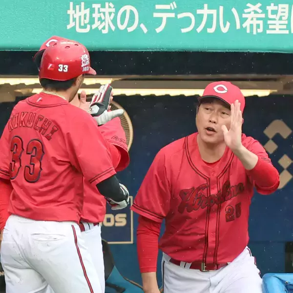 【広島】新井貴浩監督「たぶん打撲だと」辰見鴻之介の症状を説明　代走で二盗成功した直後に負傷交代　中断３度の悪コンディション