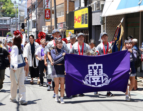【大学野球】５４年ぶり日本一の関大がパレード　約３０００人が祝福　感激の森内主将「また、みなさんを喜ばせたい」