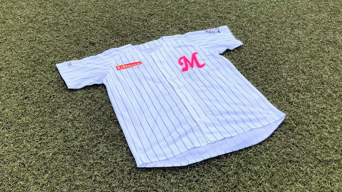 ロッテ 母の日にユニホーム付きチケット発売