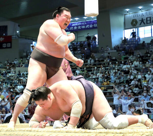 白鵬が引退へ 右膝限界 史上最多４５度ｖ 数々の最多記録を打ち立てた最強横綱が２０年の力士生活に別れ 21年9月27日 エキサイトニュース