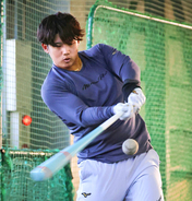 【巨人】石塚裕惺が母校・花咲徳栄で自主トレ　恩師の岩井隆監督「すごく大人になった」
